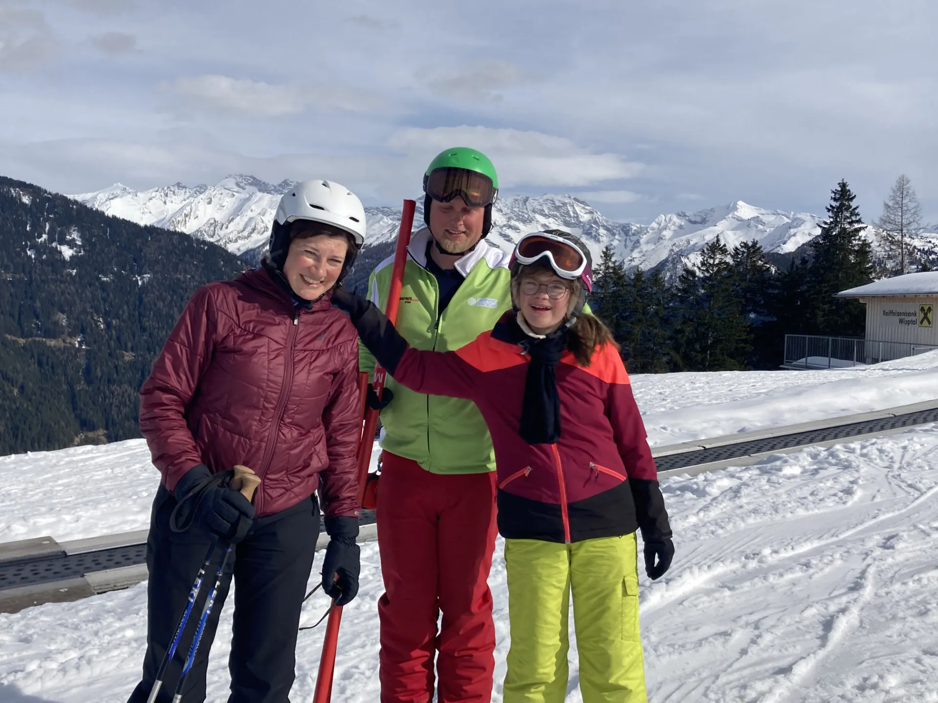 Gruppe beim Skifahren